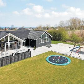 Beach Front Home In Nordborg With Sauna, hotel en Nordborg