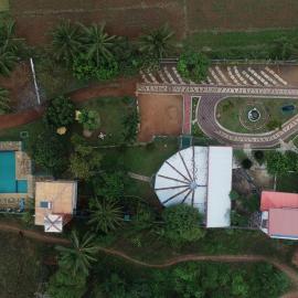 Nilambara Lake View, hotel u gradu Dambula