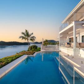 Vue de Bleu' Luxury Whitsunday Ocean View Retreat, hotel in Shute Harbour