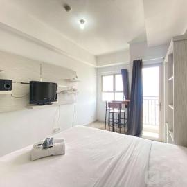 Spacious Studio Room at Mekarwangi Square Cibaduyut Apartment By Travelio