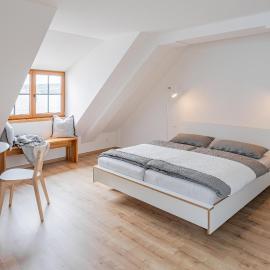 Ferienwohnungen SEEELF - Luv Stay，于伯林根的飯店