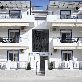 Doukas Aparthotel, отель в городе Офринио