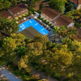 Alados Otel, ξενοδοχείο σε Turgut