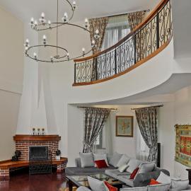 Wine Cellar Villa with Beautiful Garden in Sinaia - Busteni, hotel in Poiana Ţapului