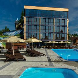 Summit, hotel em Yablunytsya