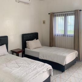 Hotel Pelangi Merak RedPartner، فندق في Merak