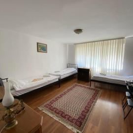 Sunlit City Apartment Gjakova, hotel in Gjakove