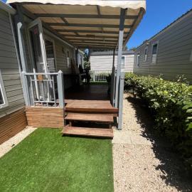 Mobil home spacieux 6-8 pers, camping 4 étoiles, la Carabasse、ヴィアのホテル