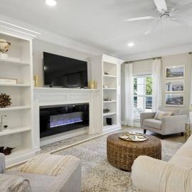 Luxury home walkable to the beach