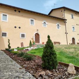 Casa Fra Ambrogio, hotel sa Pizzoli