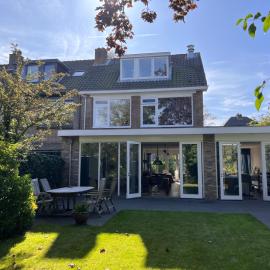 Villa Cosy Central incl Jacuzzi Near trainstation, beach and city, hotel in Heemstede
