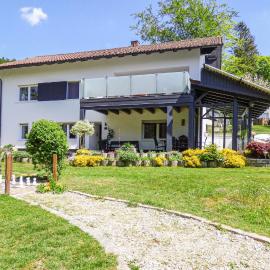 Cozy Apartment In Untergriesbach, Hotel in Untergriesbach