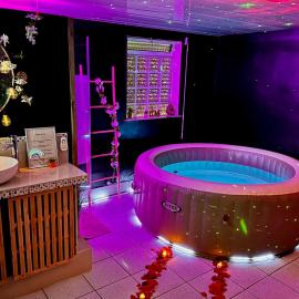 Romantic Jacuzzi Suite, hotel in Gagny