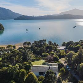 Moetapu Magic - Marlborough Sounds Holiday Home โรงแรมในพิคตัน