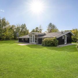 Awesome Home In Grenaa With Sauna, hotel v destinaci Grena