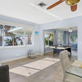 Beach Retreat Downtown Hot Tub