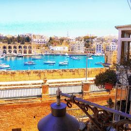 Historic Vittoriosa Maisonette with Sea View: Vittoriosa şehrinde bir otel