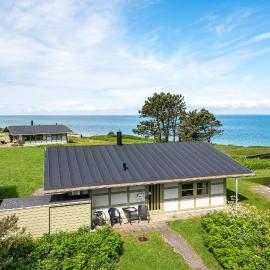 Two-Bedroom Holiday Home In Gilleleje, hotel in Gilleleje