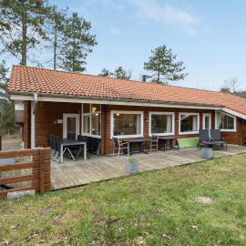 Lovely Home In Nykøbing Sj With Sauna, hotel u gradu 'Nyrup'