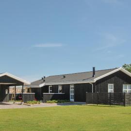 Four-Bedroom Holiday Home In Lokken