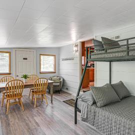 Home w/ Bunkroom: 2 Mi to Hatfield & McCoy Trail, hotelli kohteessa Bluefield
