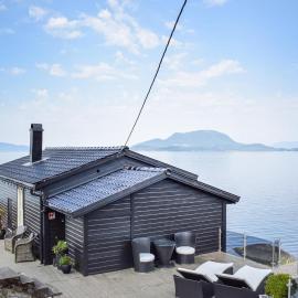 Lovely Home In Skånevik, hotel di Skånevik
