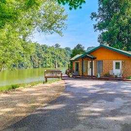 'Duck and Bug's Cabin' on Boone Lake w/ Boat Dock!
