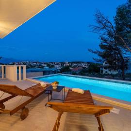 Stunning Home In Sumartin, hotel u Sumartinu