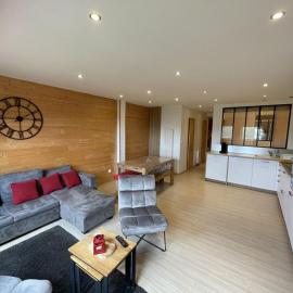 Appartement cosy 6 couchages, accès pistes, parking - FR-1-787-1, hotel in Saint-Jacques-des-Blats