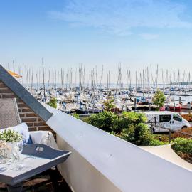 2 Bedroom Stunning Home In Bruinisse, hotel in Bruinisse