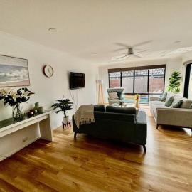 3 Bed Modern Home, Spacious Oasis & Pool