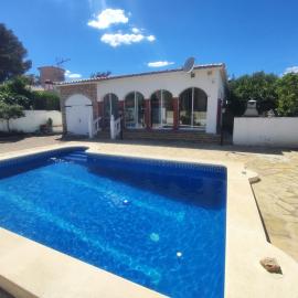 Private house with pool and BBQ