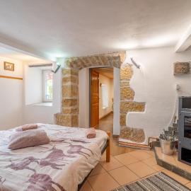apartmán Karin, hotel in Rovensko pod Troskami