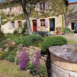 Chambres D'hôtes LES PAPILLONS, hotel in Mars