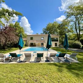 La Maison L'Eperon, stylish 5 star villa surrounded by vineyard near Saint Emilion