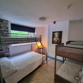 First and Last Youth Hostel, ξενοδοχείο στο Ντόβερ