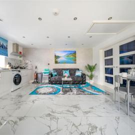 16FM - Stylish Bungalow for 7 in West Yorkshire