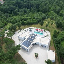 Villa Vines, Modern luxury in serene seclusion, hotel in Svetvinčenat