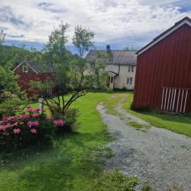 Åsenfjord, feriehus ved sjøen, hotel v destinaci Hopla