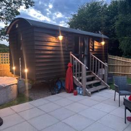A Snuggles hut, hotel in Faversham