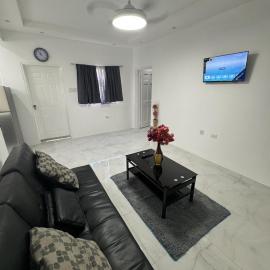 1 Bed - Sleeps 4 - Parking - 5 Min to Beach