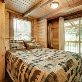 Indian Point Cabin 19 near SDC, Branson, and Table Rock Lake