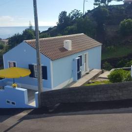 Sunrise House, hotel in Companhia de Baixo