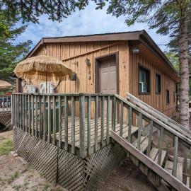 Modern Tiny Wood Cottage 04