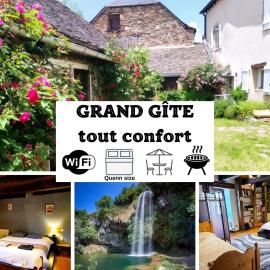 Grande maison familiale - Proche Rodez, Wifi, Calme et Jardin, hotel a Luc