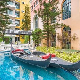 Venetian Signature Condo
