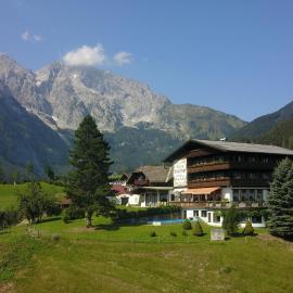 Pension Schöne Aussicht、クヒルのホテル