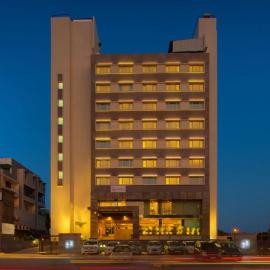 Royal Orchid Central Vadodara, готель у місті Вадодара