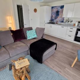 Number 15 Luxurious Two Bedroom Apartment - free secure parking