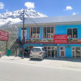 Pine Corn Guest House, hôtel à Kyelang
